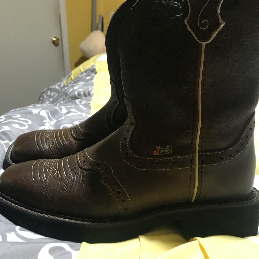 Justin Boots - Picture 3 of 5
